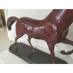 Groot bronzen paard