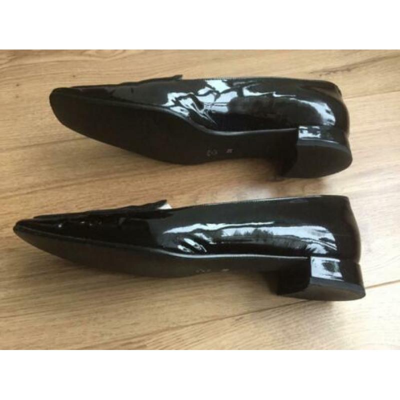 Als nieuw:zwart leren pumps maat 38