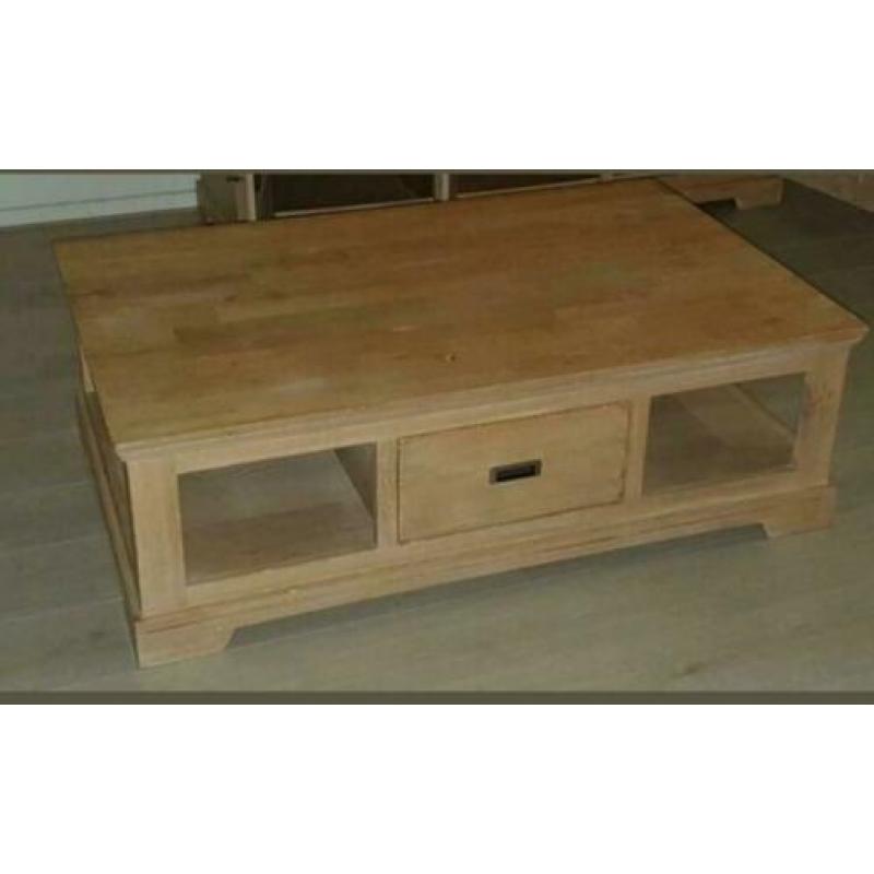 Zo goed als nieuw! Salon tafel (massief hout). Opbergruimte