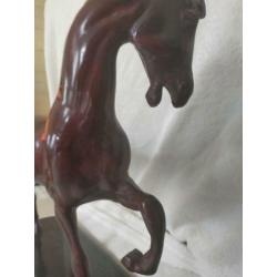 Groot bronzen paard