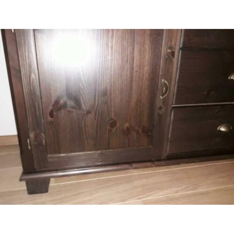 Dressoir van massief teakhout met messing handgrepen