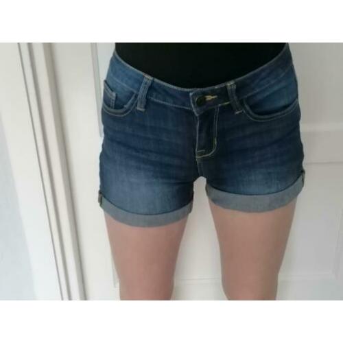 spijkershort met omslag. maat 36 van Denim Co
