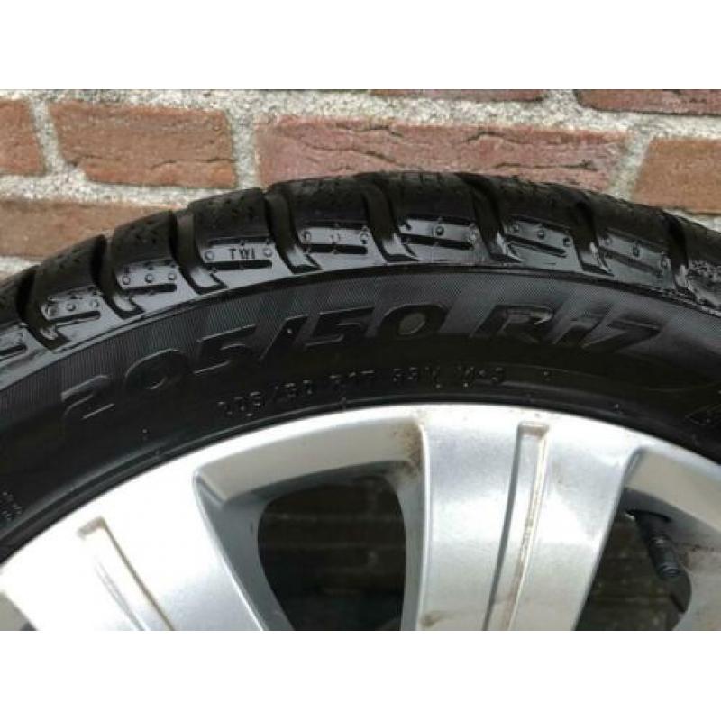 Winterbanden met LM velgen 17 inch Skoda Octavia