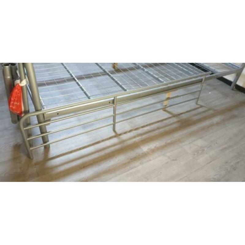 Stapelbed of 2 losse bedden