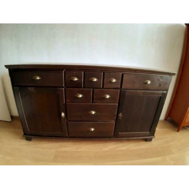 Dressoir van massief teakhout met messing handgrepen