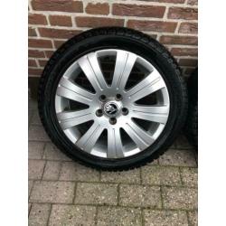 Winterbanden met LM velgen 17 inch Skoda Octavia