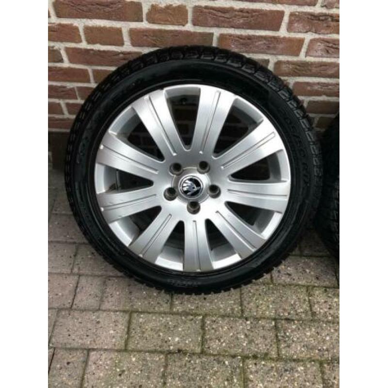 Winterbanden met LM velgen 17 inch Skoda Octavia