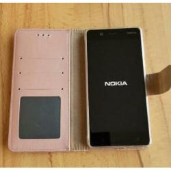 GLOEDNIEUWE SMARTPHONE: Nokia 5 met eveneens nieuw hoesje