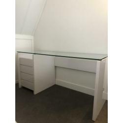 Design bureau met glazenblad