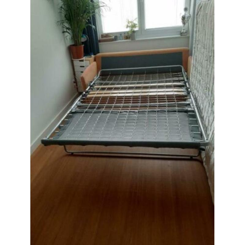 Slaapbank. bed 140x200