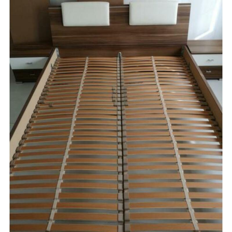 Bed met nachtkastjes 160 x 220