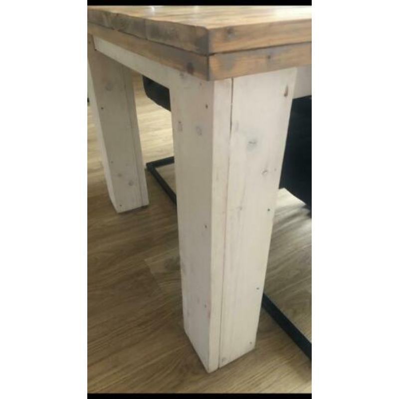 Robuuste steigerhouten tafel