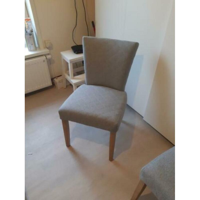 2 eetkamerstoelen