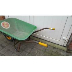 Goede fort kruiwagen met kunststofbak!