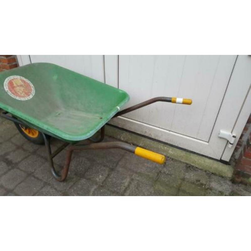 Goede fort kruiwagen met kunststofbak!