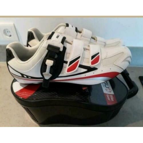 AGU Wielrenschoenen heren mt 46
