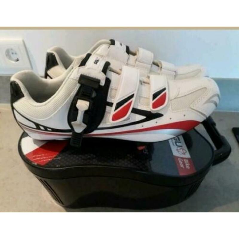AGU Wielrenschoenen heren mt 46