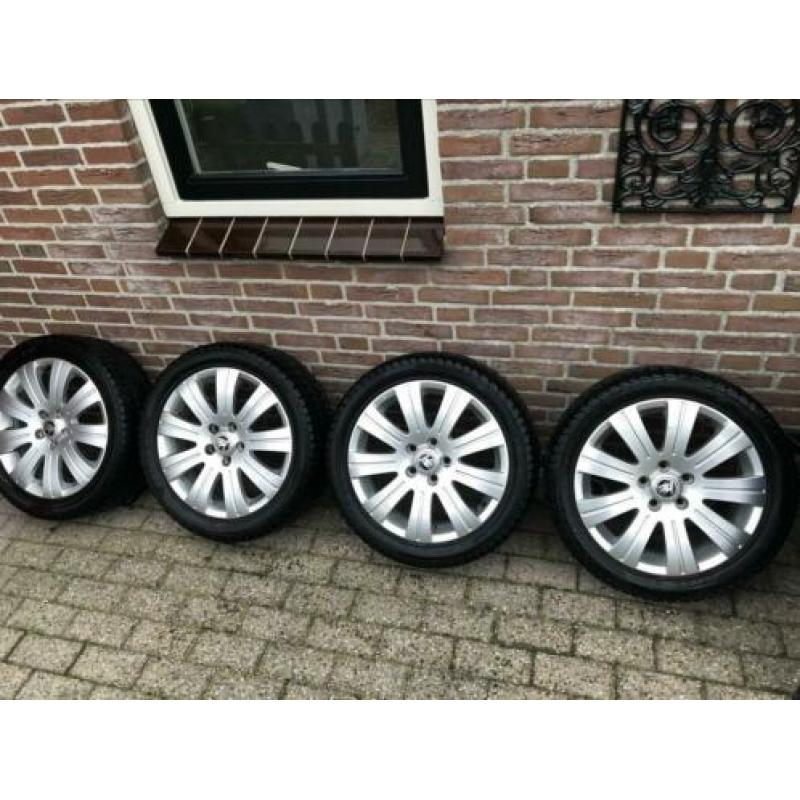 Winterbanden met LM velgen 17 inch Skoda Octavia