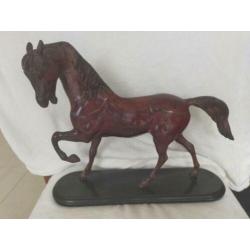 Groot bronzen paard
