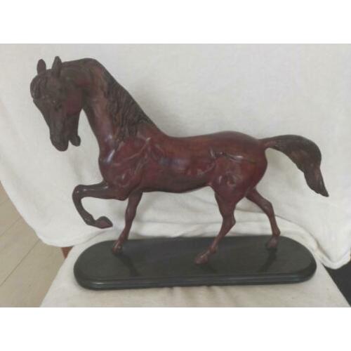 Groot bronzen paard