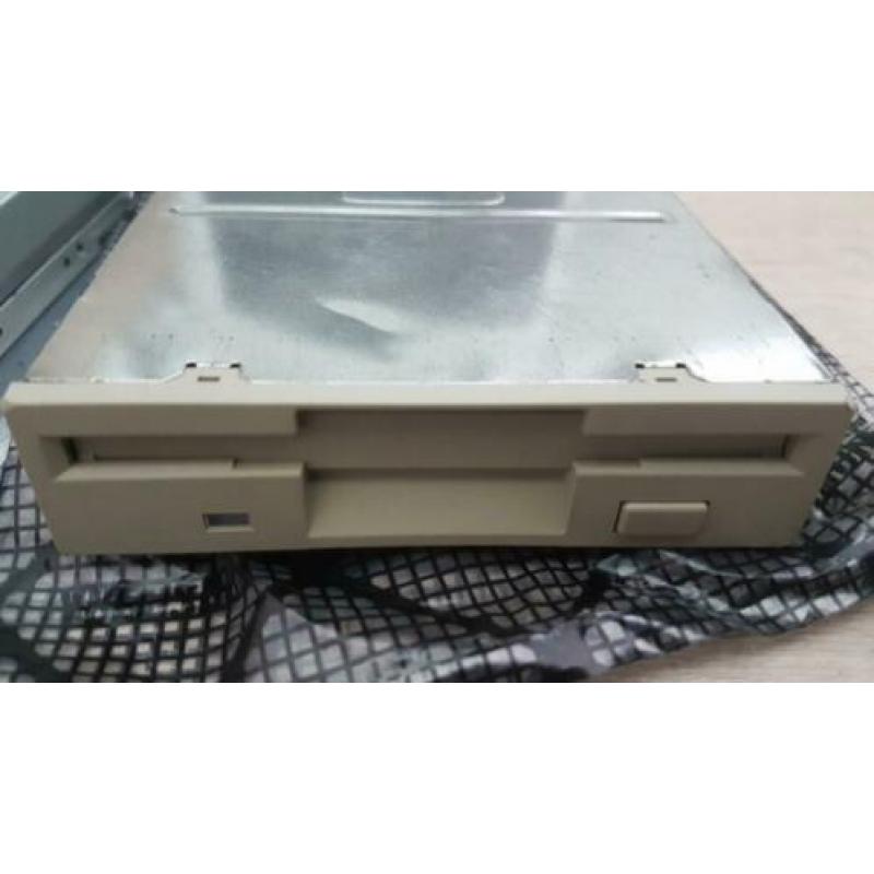 2 Hele oude floppy drive's