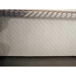 Compleet wit peuter bed met toebehoren.