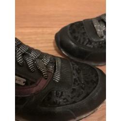 Leuke lederen meiden sneakers van Vingino mt 34