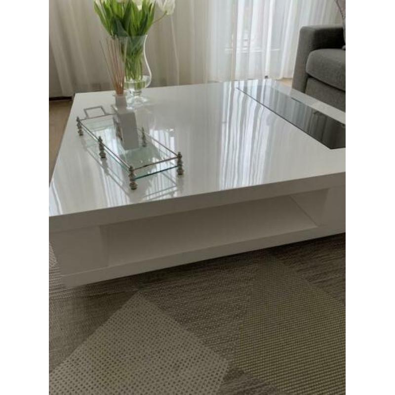 Mooie hoogglans witte salontafel
