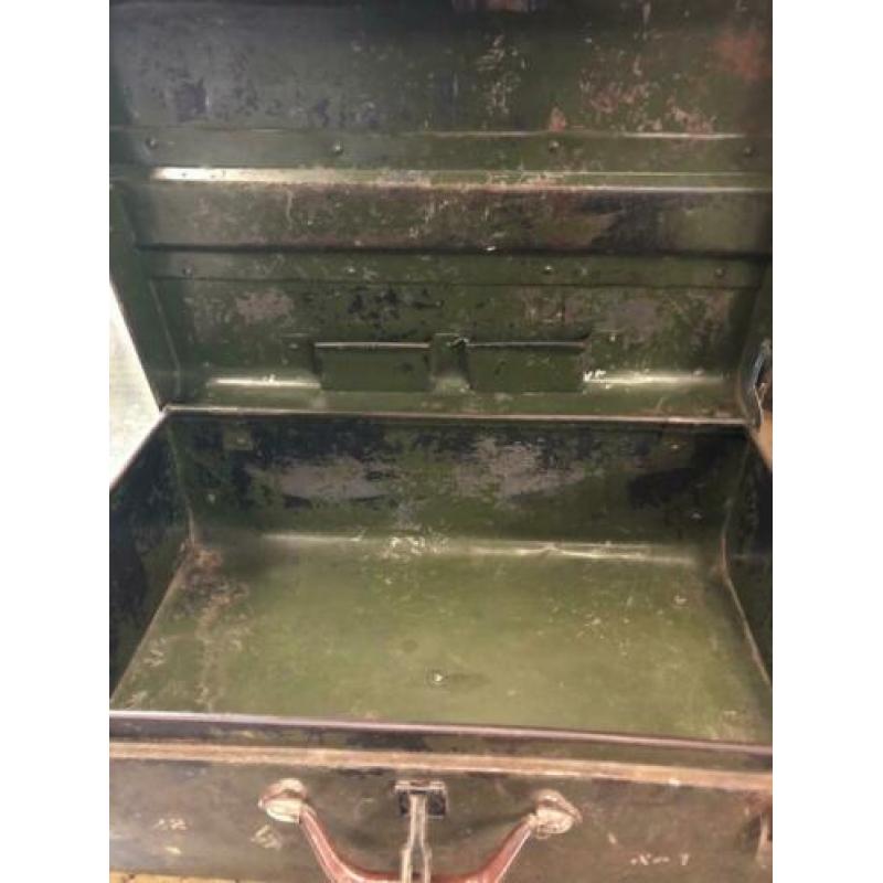 Diversen metalen koffers