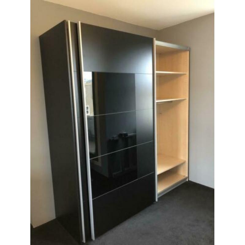 Kledingkast Arte M (zwart)