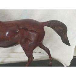 Groot bronzen paard