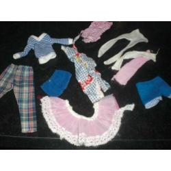 vintage barbie kleertjes waar wat aan mankeert