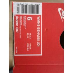 Waanzinnig mooie badslippers van Nike mt 36.5 nieuwstaat!
