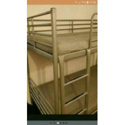 Stapelbed of 2 losse bedden