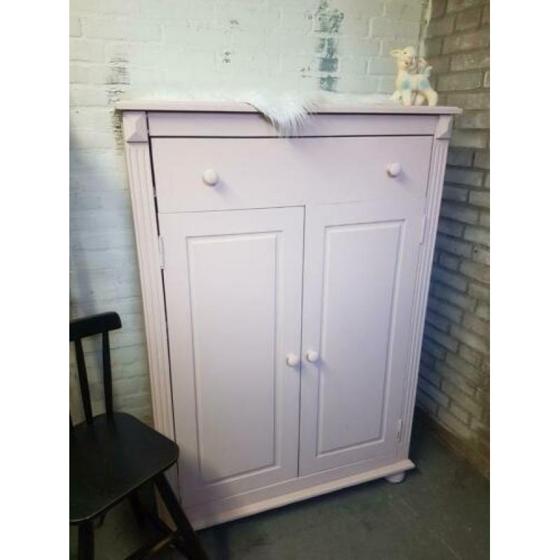 Meidenkast baby kinderkamer kast