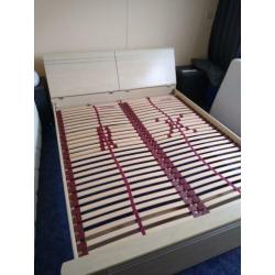 2 persoons bed 80x200cm incl bedbodems en kastje
