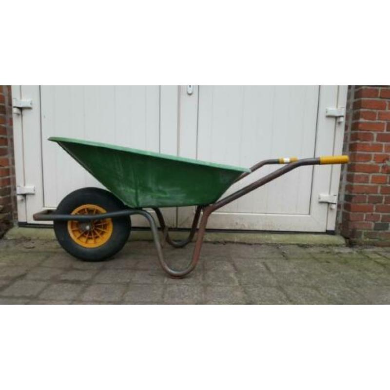 Goede fort kruiwagen met kunststofbak!