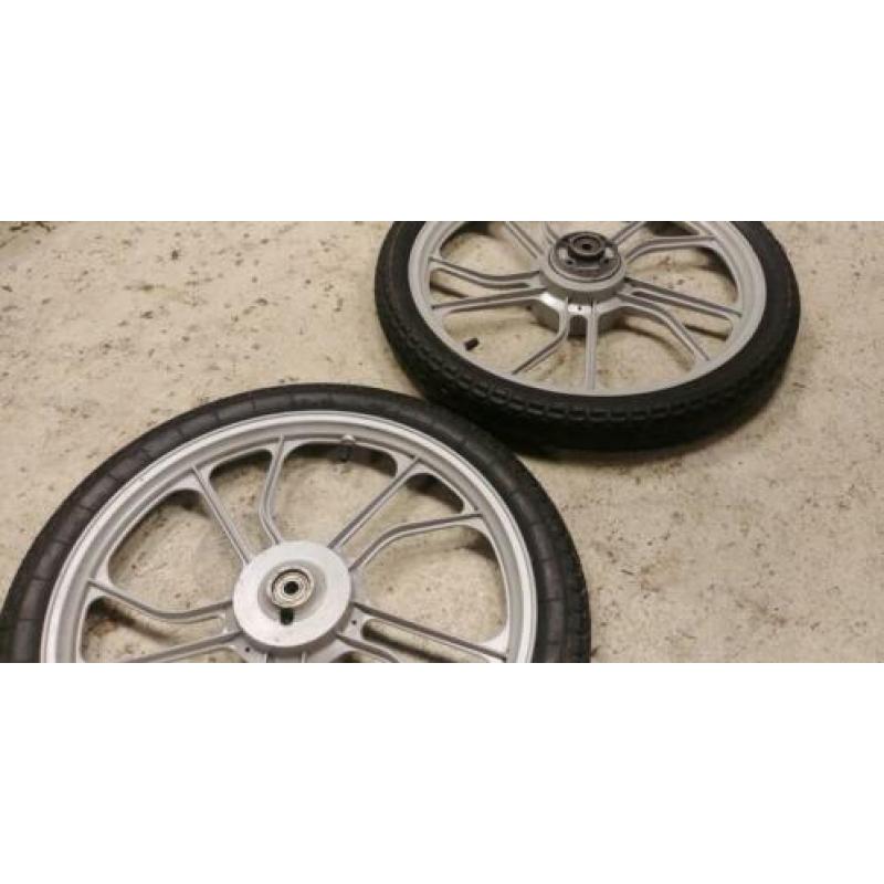 Tomos set grijze velgen