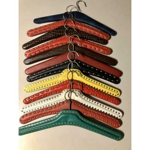 12 vintage klerenhangers in één koop