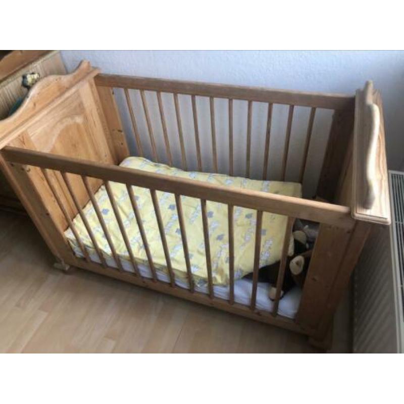 Mooi ledikant, incl matras en beddengoed