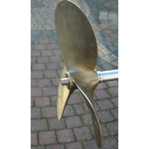 Draaier maakt bootonderdelen