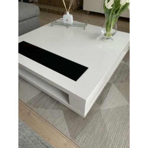 Mooie hoogglans witte salontafel