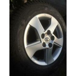 15” originele toyota auris / corolla velgen + winterbanden