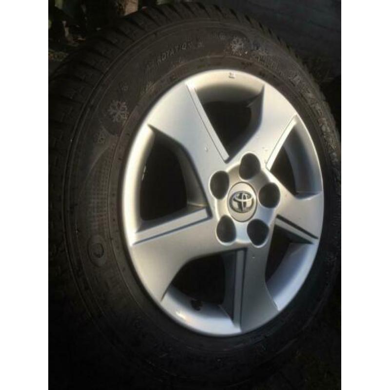 15” originele toyota auris / corolla velgen + winterbanden