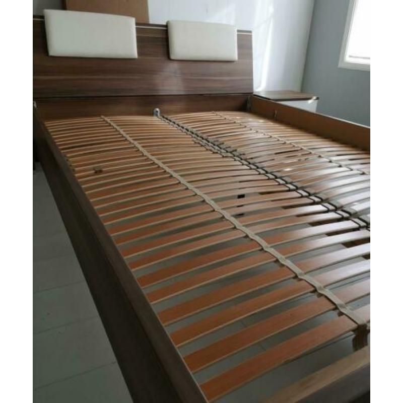 Bed met nachtkastjes 160 x 220