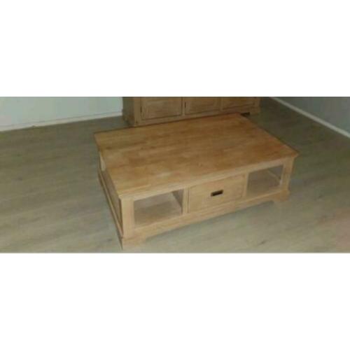 Zo goed als nieuw! Salon tafel (massief hout). Opbergruimte