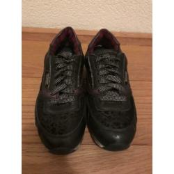 Leuke lederen meiden sneakers van Vingino mt 34