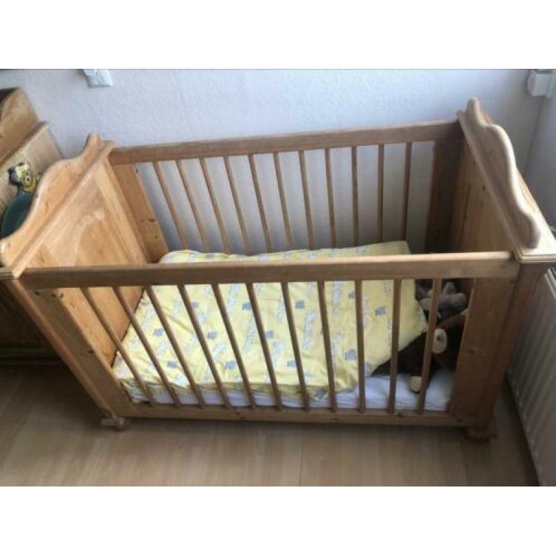 Mooi ledikant, incl matras en beddengoed