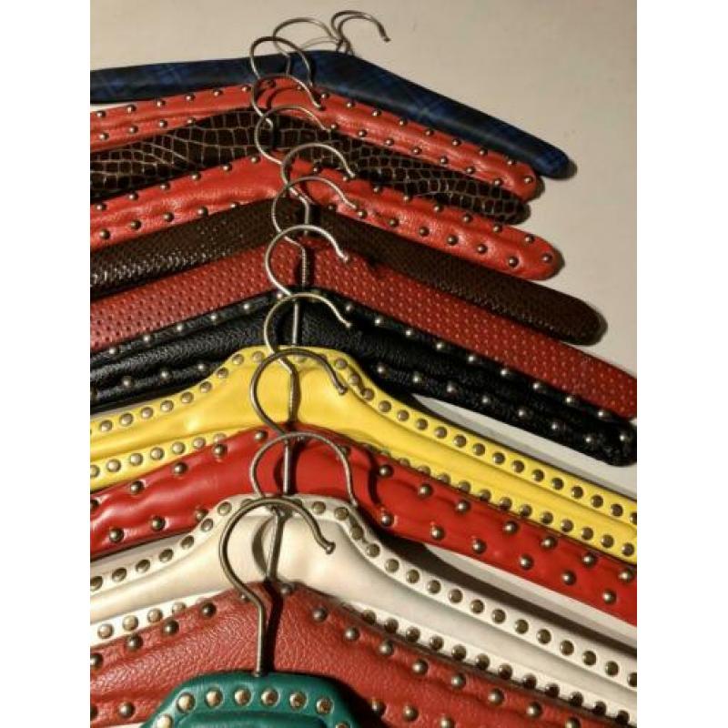 12 vintage klerenhangers in één koop