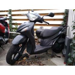 Te koop Suzuki Sixteen 150cc Scooter